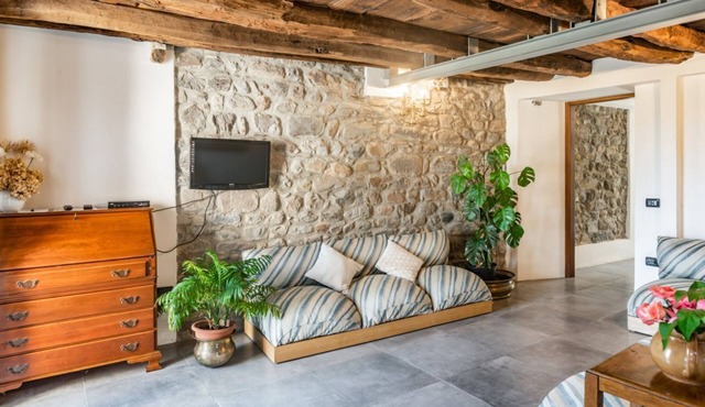 GuestHost - Medieval Getaway! Apuan Alps Authentic Apt x4