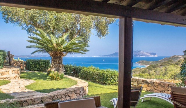 GuestHost - Sardinian dream: sea view, pool & parking!