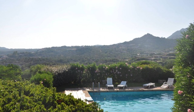GuestHost - Villa with Private Garden, Parking & Shared Pool!