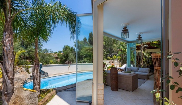 GuestHost - Wonderful villa of about 95sqm on three levels with swimming pool, able to comfortably accommodate up to 6 people.The villa is located in the charming town of Villasimius in about 10 minutes by car you can reach the beach Capo Carbonara and t