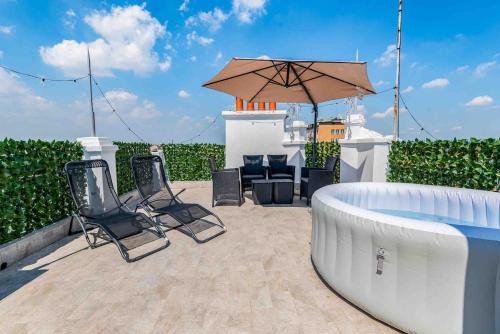 heated HYDROMASSAGE POOL Central Station1' View