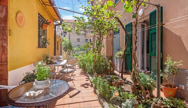 Holiday Apartment Un'oasi al Mare close to the Beach with Garden & Wi-Fi
