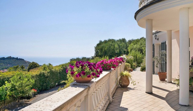 Holiday Apartment "Villa Isabella Casa Lucia" with Sea View, Shared Terrace & Wi-Fi