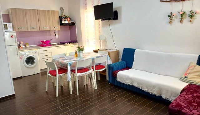 Holiday flat 'Pomegranate' with pool