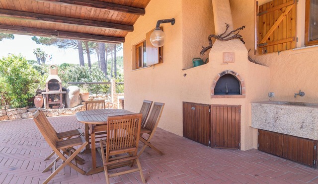 Holiday Home "Domus Mea" with Sea View, Wi-Fi, Garden & Terrace in Conca Verde