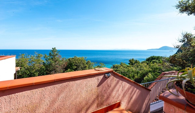 Holiday Home 'Trilocale Maestrale Beach' with Sea View, Private Terrace & Air Conditioning