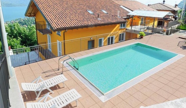 Homerez - Apt near Lake, Vercana