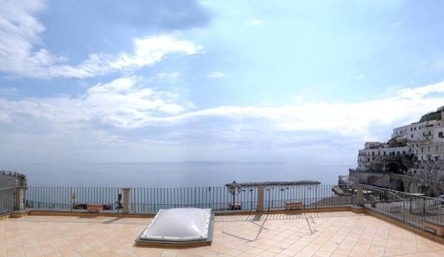 House for families with terrace and sea view, only 1km from the center of Amalfi