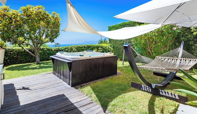 House "The Seagull" with garden/grill/jacuzzi sea view