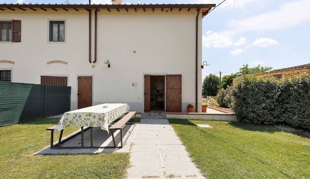 Il Girasole Apartment: Accessible Comfort and Relaxation in a Private Garden
