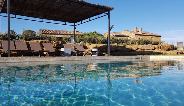 Relax in a private Tuscan Villa with pool and open hill views