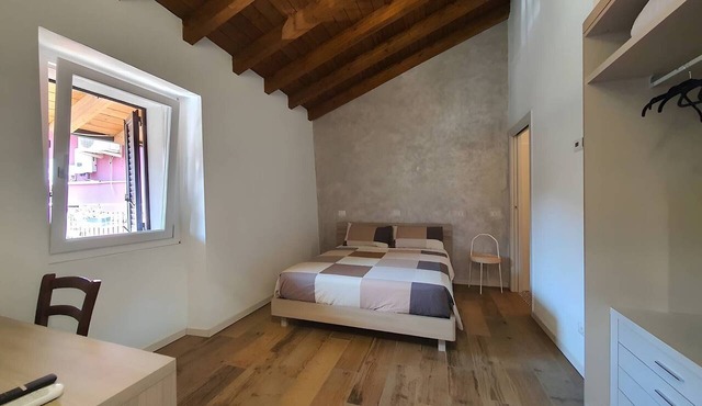 'La Cà De' Mi Vecc' with Private Terrace and Wi-Fi