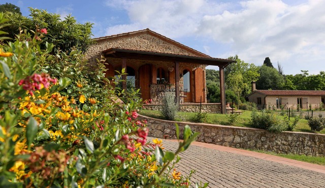 La moraiola - Characteristic Tuscan barn