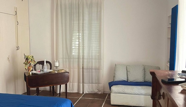 Located 9 min walk from the center of Capri, and15 min walk from MarinaPiccola