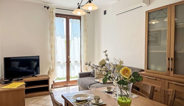 Lovely apartment for 5 guests with WIFI, TV, patio, pets allowed and panoramic view
