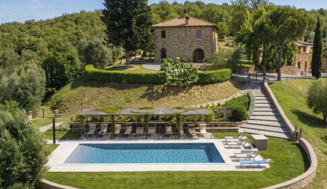Lovely apartment for 14 people with private pool, WIFI, A/C, TV, patio and pets allowed