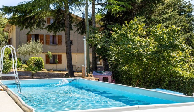 Lovely apartment in villa with WIFI, pool, TV, pets allowed and panoramic view, close to Urbino