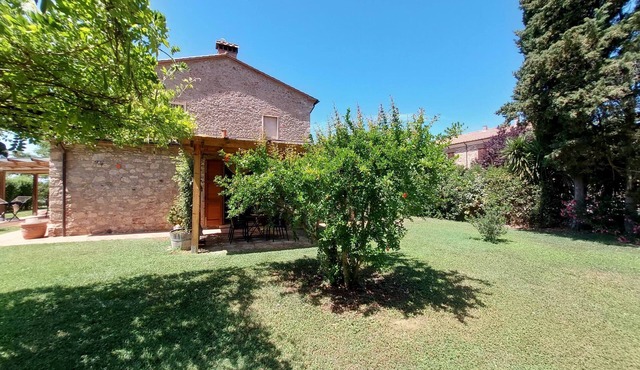 Lovely flat with private covered terrace,large pool and shared garden,Wi-Fi.