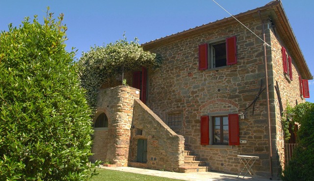 Lovely, spacious independent apartment in Tuscan Farmhouse