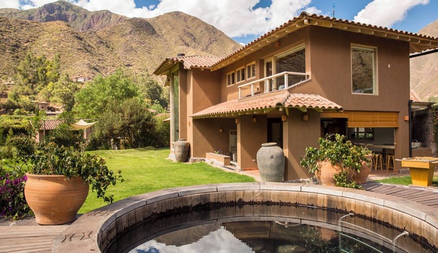 Luxurious 4-bedroom house in delightful Urquillos Huayllabamba with WiFi in Urumbamba Cusco