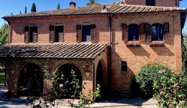 Luxury Tuscan Villa - 6 Bed/6 Bath- Pool & Gym -Sleeps 12 (Entire Property)