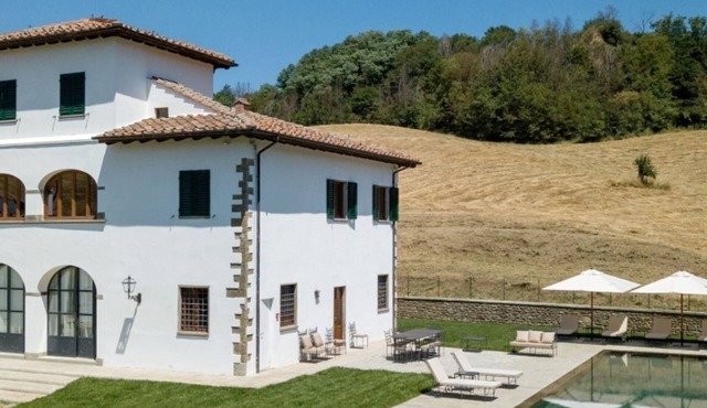 Luxury villa in panoramic location 30 minutes from Florence