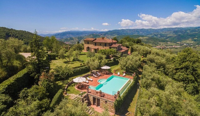 Luxury Villa with infinity pool and jacuzzi corner, stunning views,high comforts
