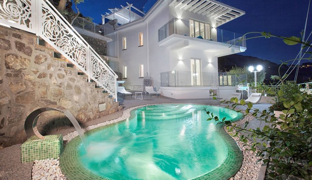 Luxury Villa With Pool and Sea View