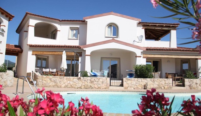 Mediterranean Sea Shell Pool House Apartment