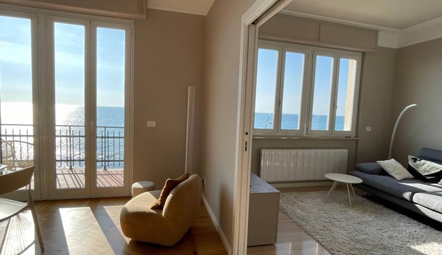 Modern design apartment directly on the beach with frontal sea view and dream ba