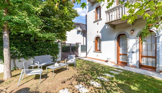 Modern Design in Liberty Villa with Private Garden