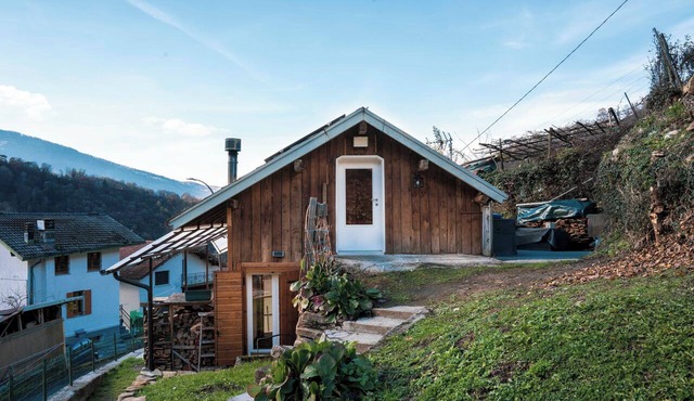 Mountain cabin with a private garden near Lake Santa Croce