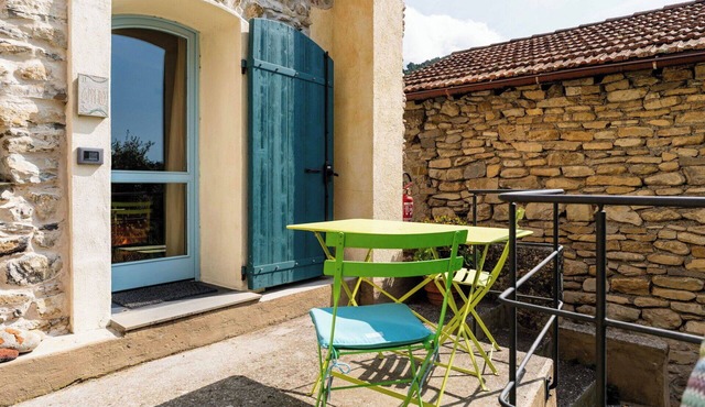 Nice apartment in villa for 4 people with WIFI and pets allowed