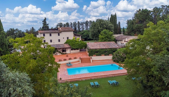 Nice apartment in villa for 4 people with pool, WIFI, TV and terrace