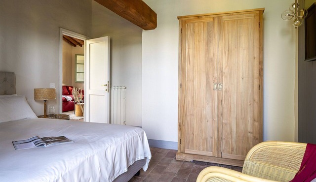Nice apartment in villa with WIFI, pool, patio and panoramic view, close to Greve In Chianti