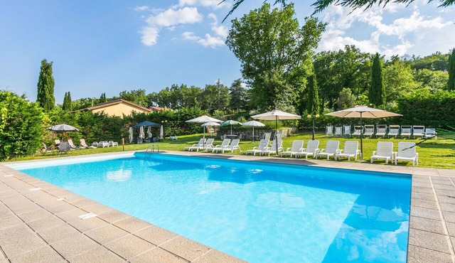 Nice apartment for 29 guests with WIFI, private pool, TV, patio, pets allowed and panoramic view