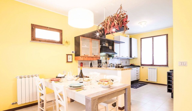 Nice apartment for 5 people with WIFI, A/C, pool, TV and terrace
