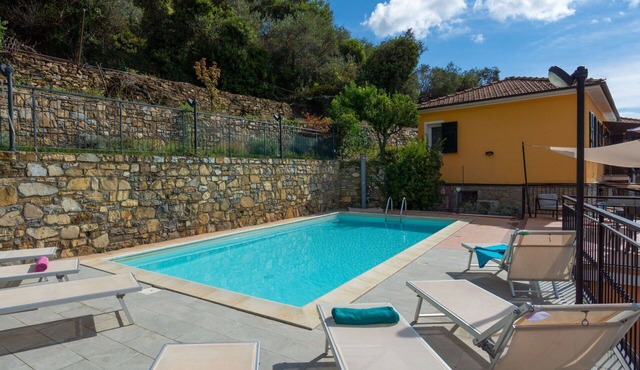 Nice apartment for 18 people with WIFI, private pool, TV, patio and panoramic view