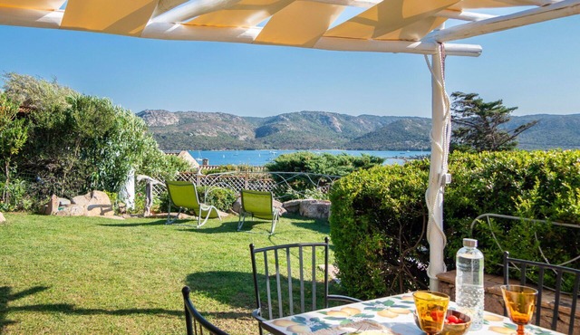 Nice apartment for 6 guests with A/C, WIFI, TV and patio