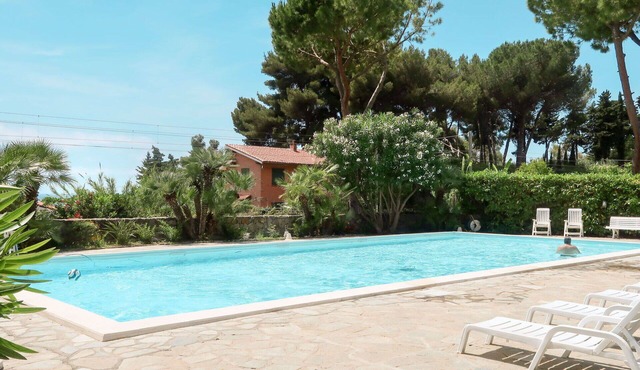 Nice apartment for 4 people with WIFI, pool, A/C, TV, terrace and pets allowed