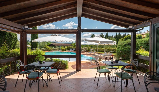Nice apartment with WIFI, A/C, pool, TV, terrace and panoramic view, close to San Gimignano