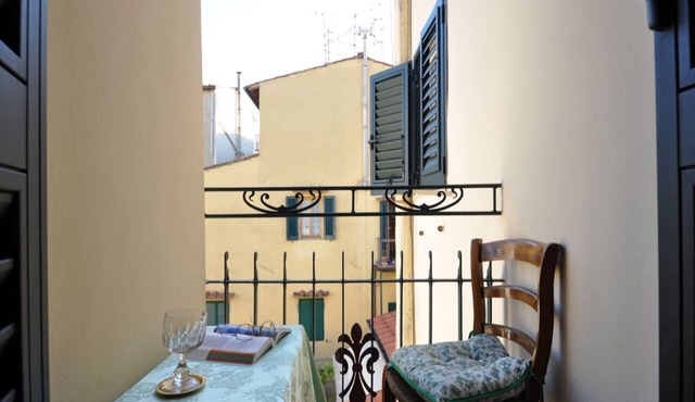 Nice flat with terrace perfect located between Duomo and Santa Croce square