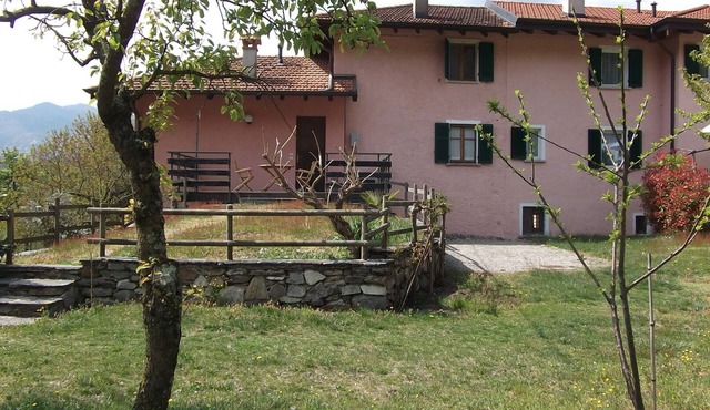 Orta San Giulio: house surrounded by greenery ideal for families. C.I.R. 00311200018