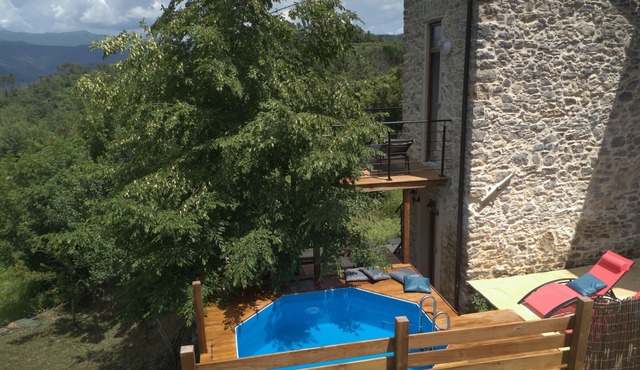 Paradise for two, swimming pool, stones, above the Cinque Terre