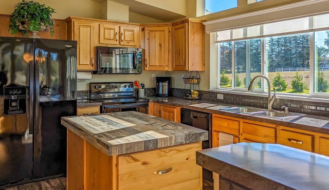 Peaceful Pastures: Peaceful, immaculate home near Dungeness Wildlife Refuge in Sequim