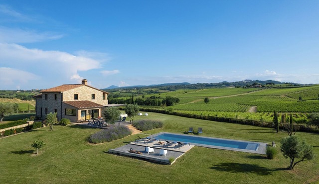Poggio alla Famina | Luxury Tuscan Villa, Heated Infinity Pool, Sleeps 14