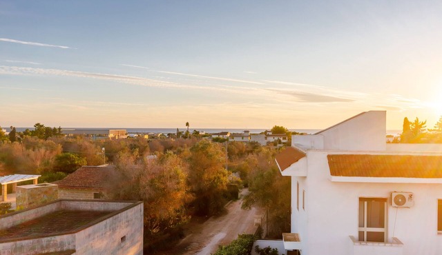 Porto Cesareo Air-conditioned Villa sleeps 12 “Torre Lapillo”