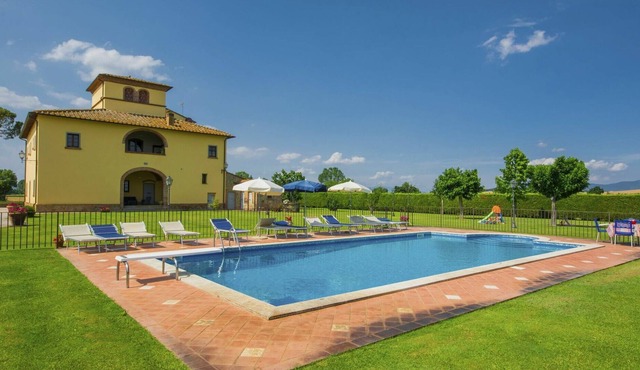 Private Villa with private pool, WIFI, A/C, TV, patio, pets allowed, panoramic view, parking