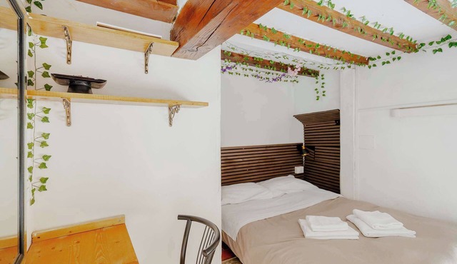 Quiet Mezzanine Studio Near Florence Center