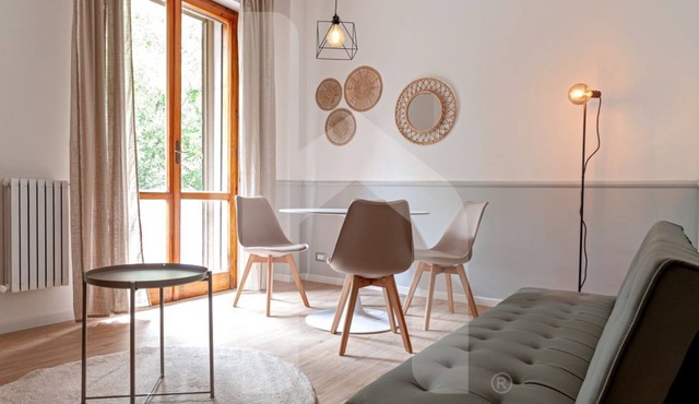 Relax and enjoy this smart accommodation, equipped with all the comforts: FREE parking, Full HD TV, air conditioning, and a coffee machine, all just steps from Cisanello Hospital and 5 minutes from the airport. You can reach the Leaning Tower of Pisa in